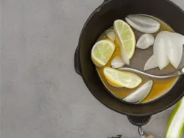 Jak zrobić śledzia w oleju z cebulą